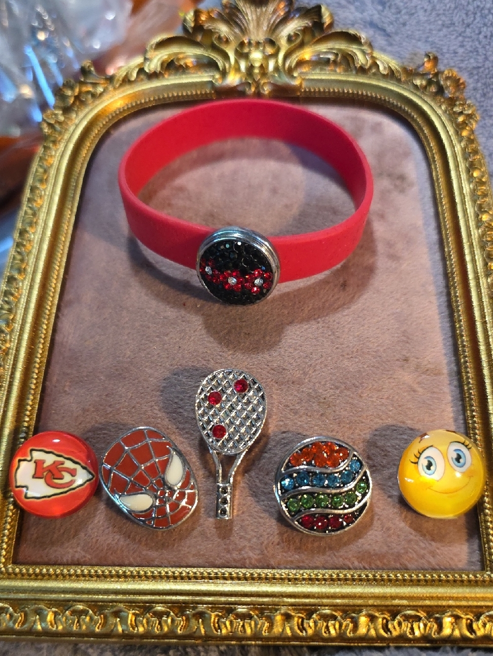 Vintage Ginger Snaps Red Silicone Bracelet + 5 Decorative Snap Charms